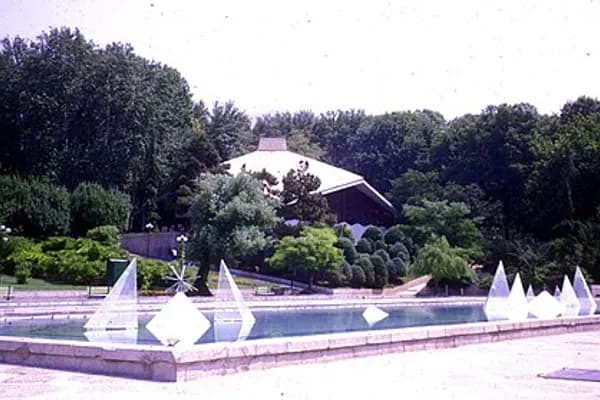 Niavaran photo 2