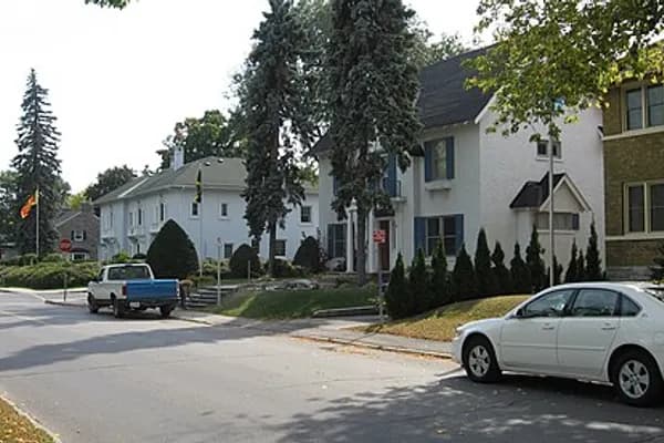 Sandy Hill photo 1