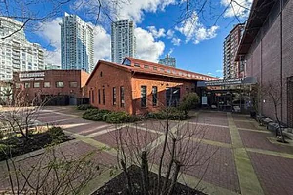 Yaletown photo 4